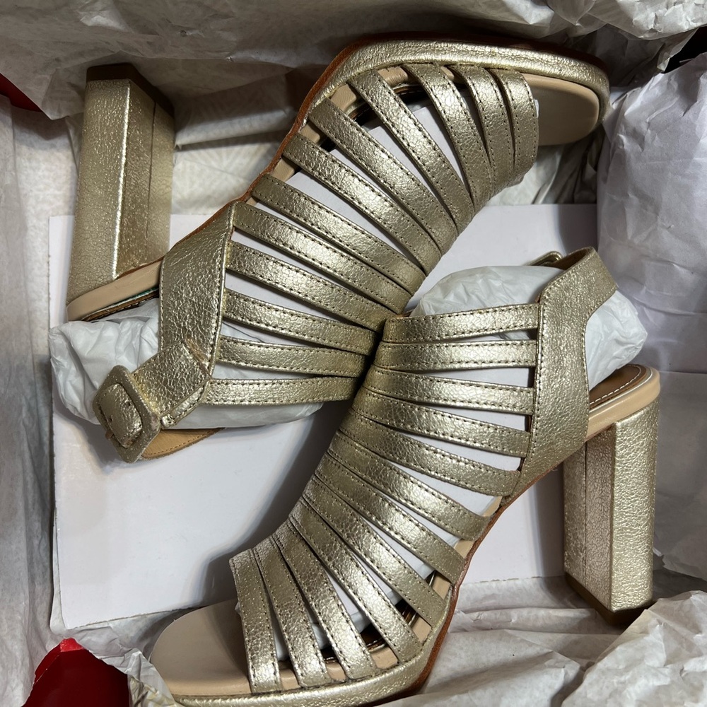 NIB Donald J. Pliner Gold Strappy Heels - size 7